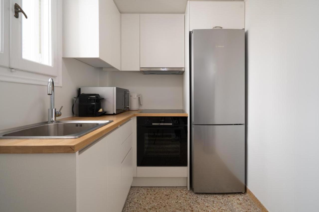 Vibrant Urban Getaway: Charming 2-Bedroom Near Bars, Parks, And Metro Atenas Exterior foto